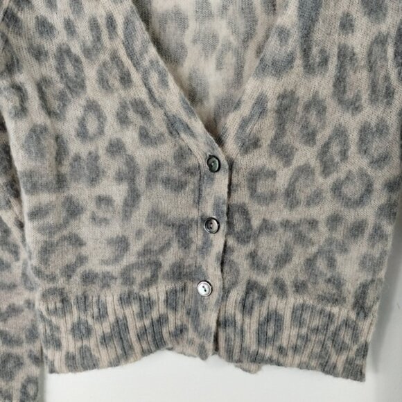 Banana Republic MadMen Animal Print V Neck Cardigan Small Long Sleeve Button Up - Picture 8 of 9